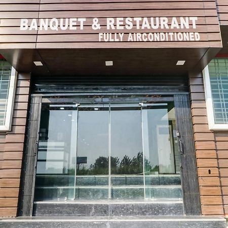 Oyo Flagship 83121 Hotel Rose Vip Saharanpur Zewnętrze zdjęcie