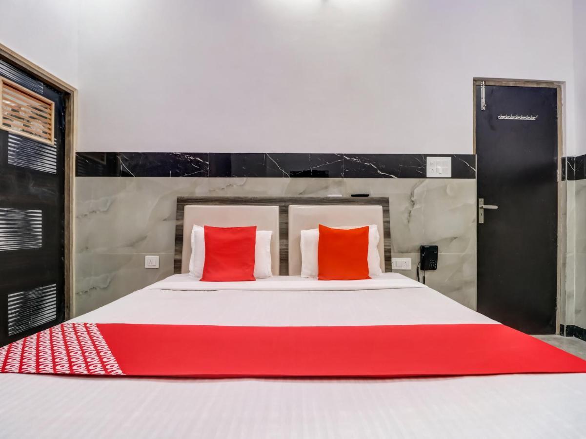 Oyo Flagship 83121 Hotel Rose Vip Saharanpur Zewnętrze zdjęcie