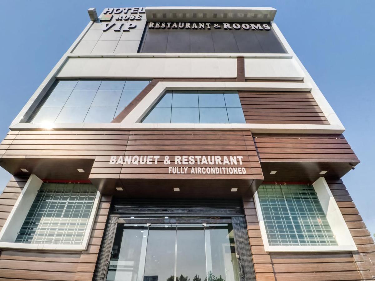 Oyo Flagship 83121 Hotel Rose Vip Saharanpur Zewnętrze zdjęcie