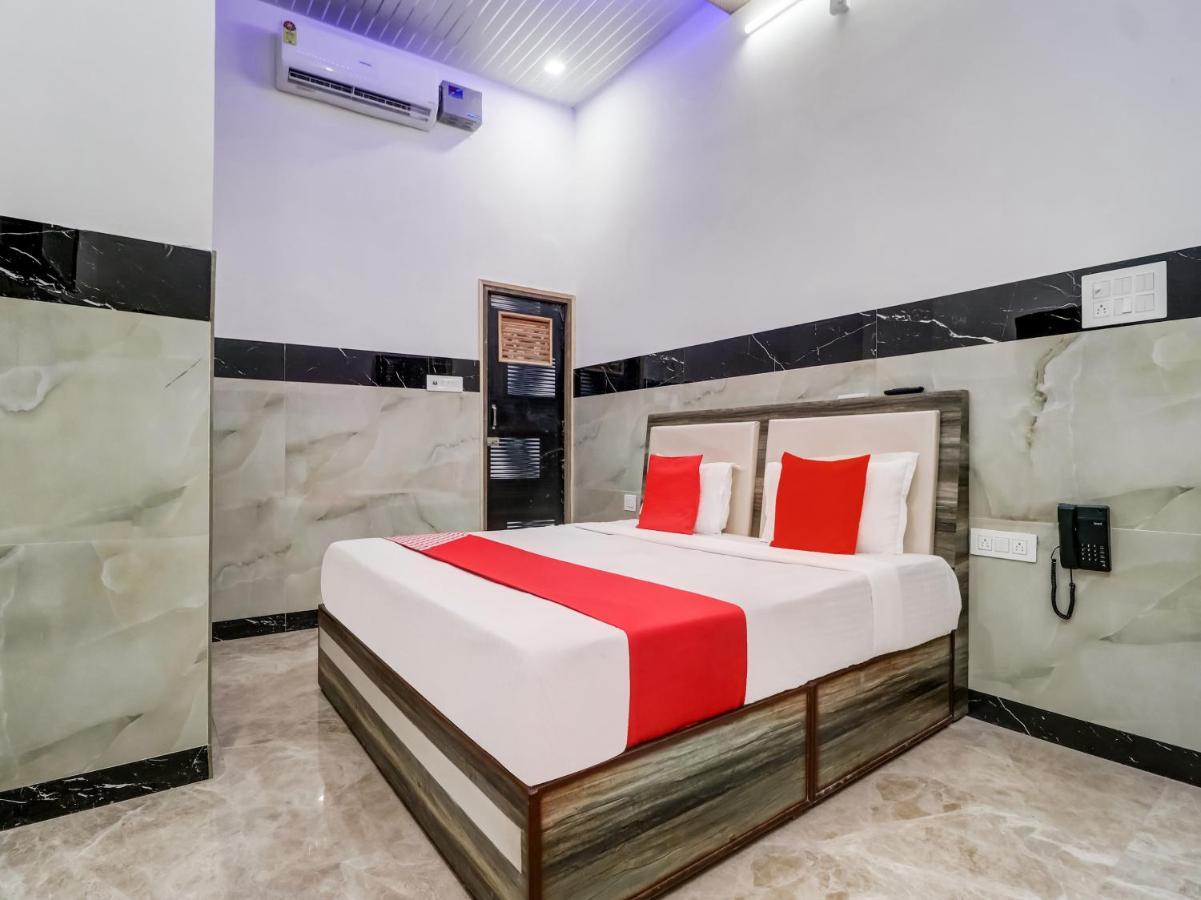 Oyo Flagship 83121 Hotel Rose Vip Saharanpur Zewnętrze zdjęcie